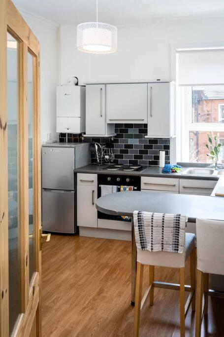 Apartament Charming 1-Bed Southside Flat In Great Location Glasgow Zewnętrze zdjęcie